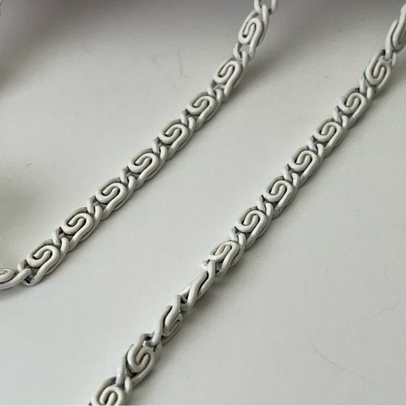 Vintage Monet White Long Chain and Beaded Necklace - Picture 4 of 6